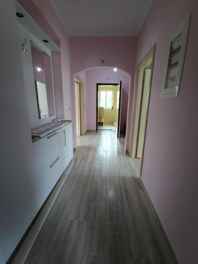 Cheerful 2 Bedroom Villa With Free Parking. Gjirokaster Exterior photo