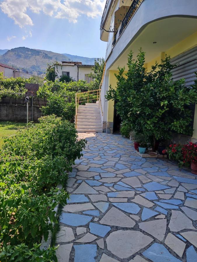Cheerful 2 Bedroom Villa With Free Parking. Gjirokaster Exterior photo